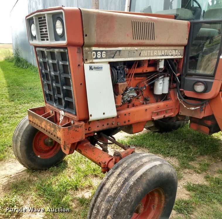 image for item GH9539 1976 International 1086 tractor