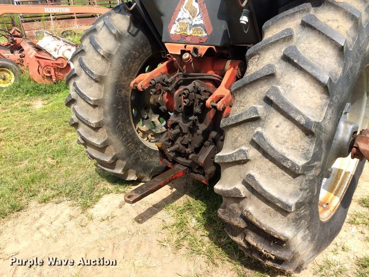 image for item GH9539 1976 International 1086 tractor