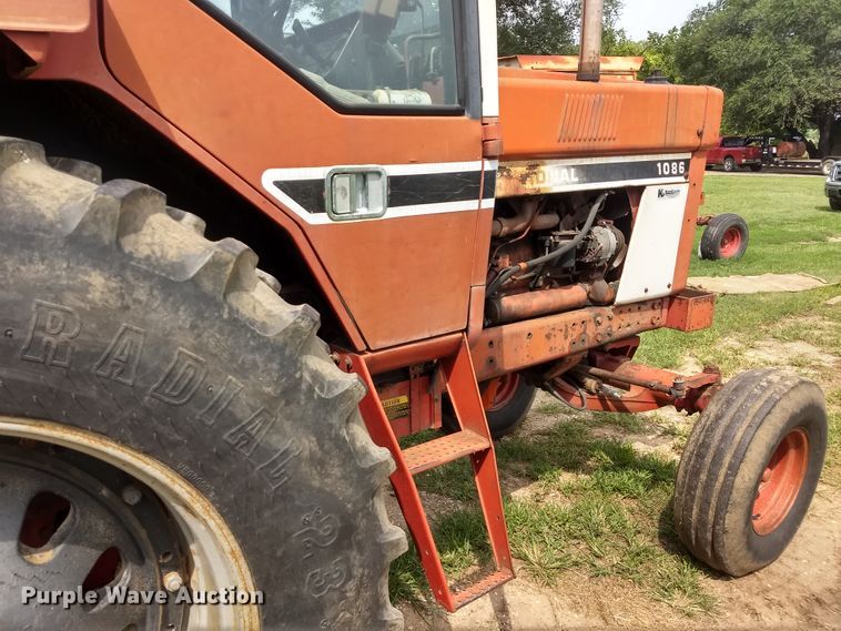 image for item GH9539 1976 International 1086 tractor
