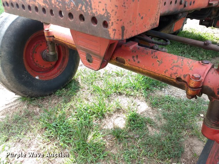 image for item GH9539 1976 International 1086 tractor