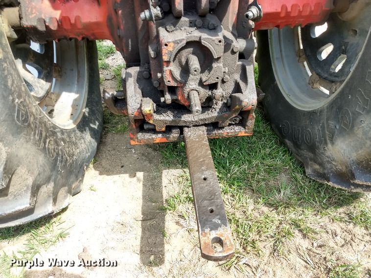 image for item GH9539 1976 International 1086 tractor