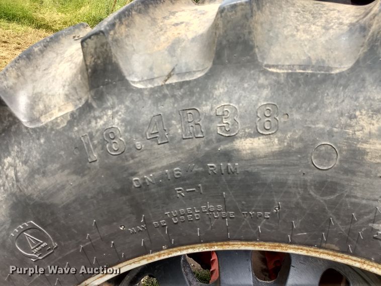 image for item GH9539 1976 International 1086 tractor