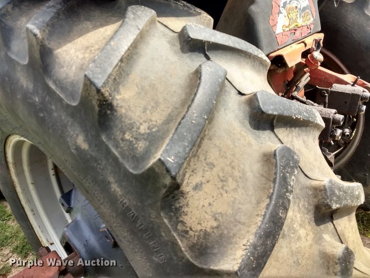 image for item GH9539 1976 International 1086 tractor