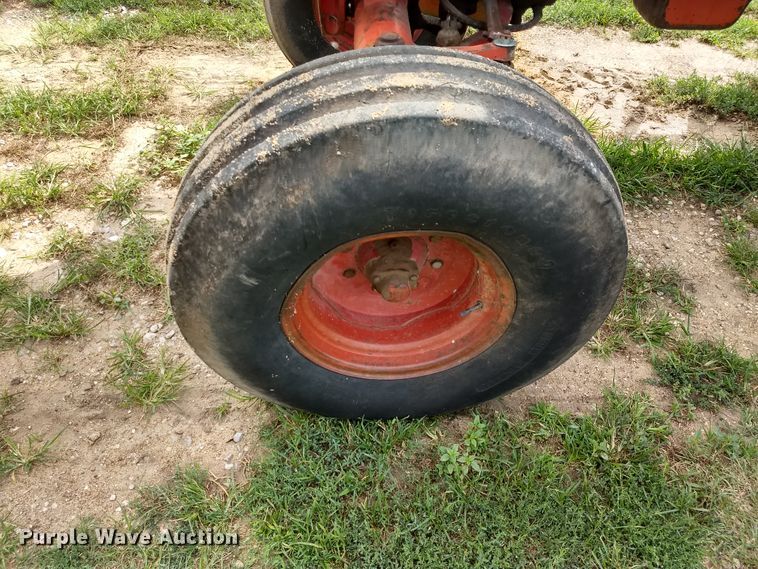 image for item GH9539 1976 International 1086 tractor