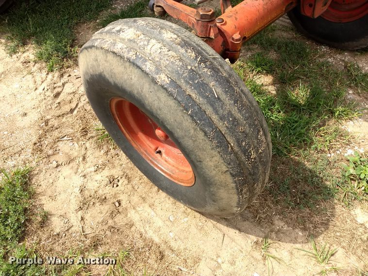 image for item GH9539 1976 International 1086 tractor