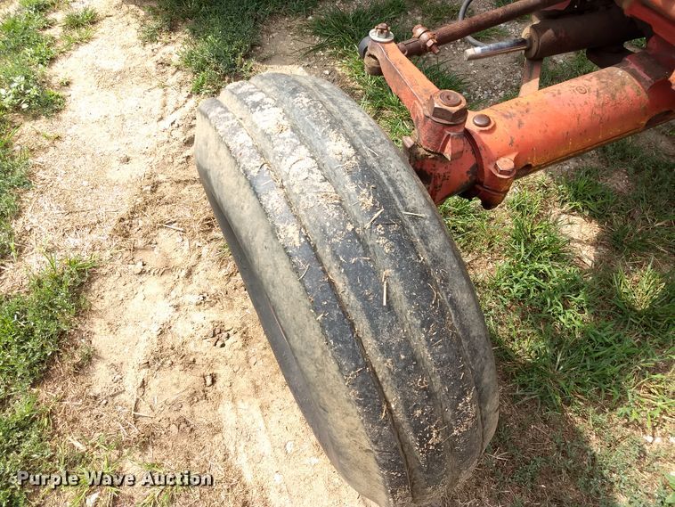 image for item GH9539 1976 International 1086 tractor