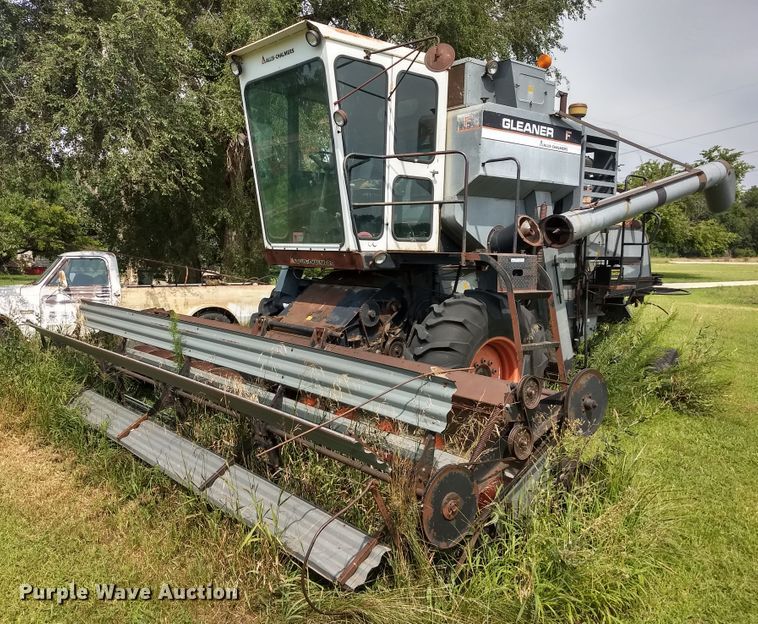 image for item GH9540 1976 Gleaner F combine