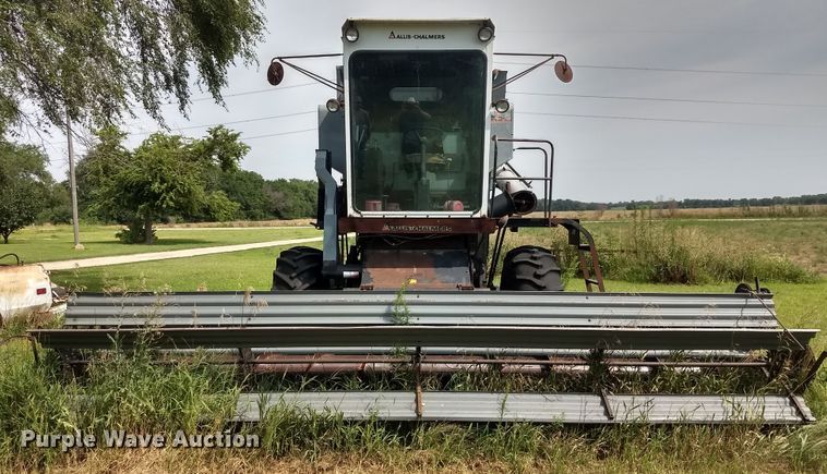 image for item GH9540 1976 Gleaner F combine
