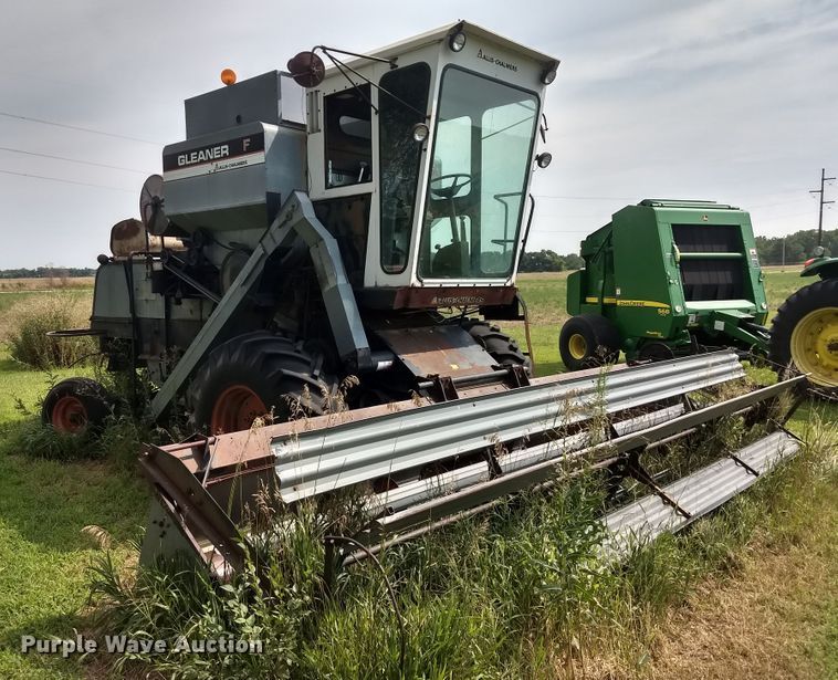 image for item GH9540 1976 Gleaner F combine
