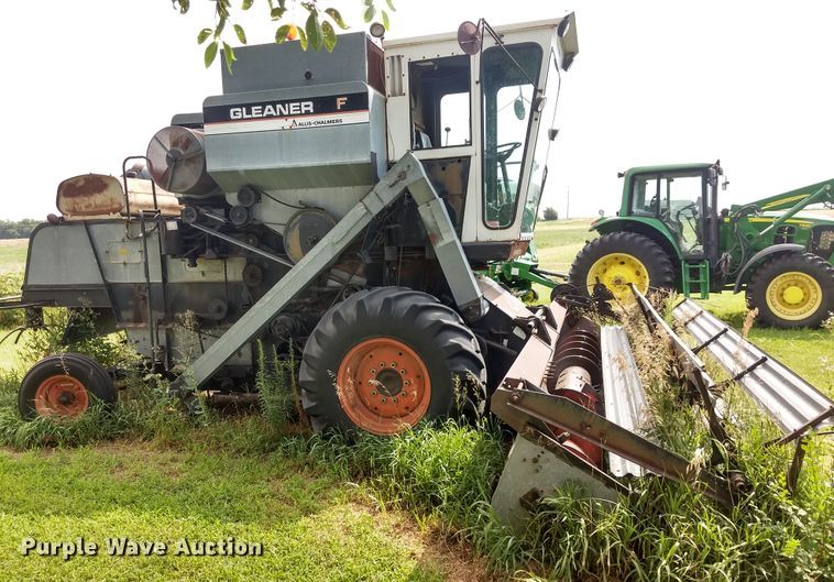 image for item GH9540 1976 Gleaner F combine