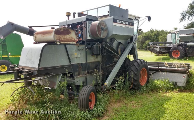 image for item GH9540 1976 Gleaner F combine