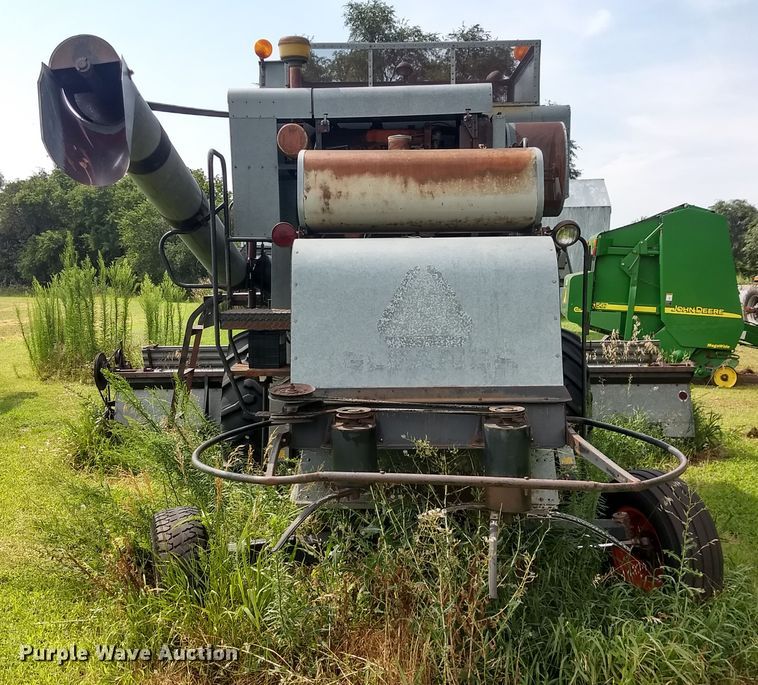 image for item GH9540 1976 Gleaner F combine
