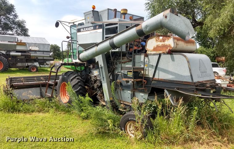 image for item GH9540 1976 Gleaner F combine