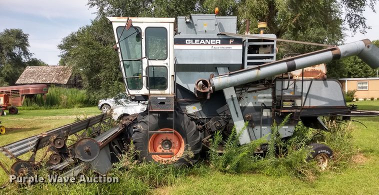 image for item GH9540 1976 Gleaner F combine