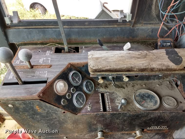 image for item GH9540 1976 Gleaner F combine