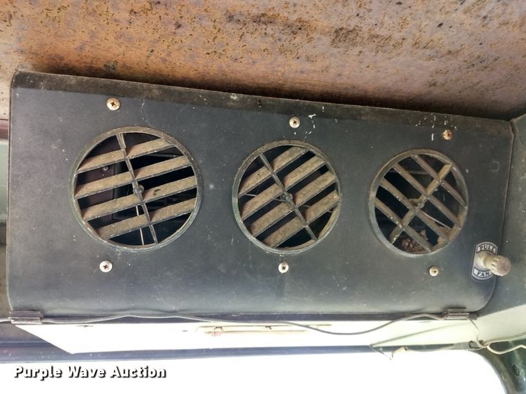 image for item GH9540 1976 Gleaner F combine