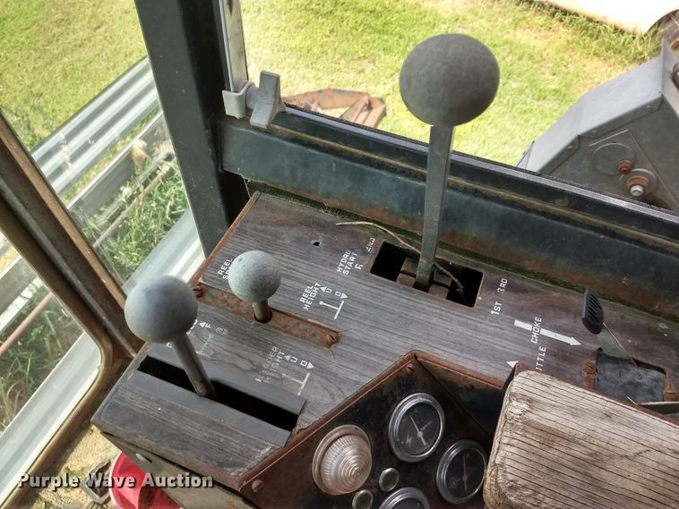 image for item GH9540 1976 Gleaner F combine