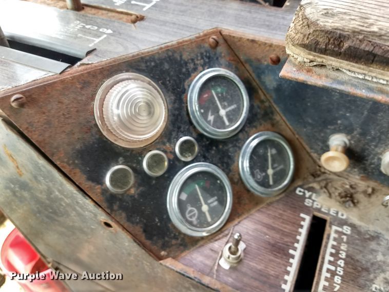 image for item GH9540 1976 Gleaner F combine