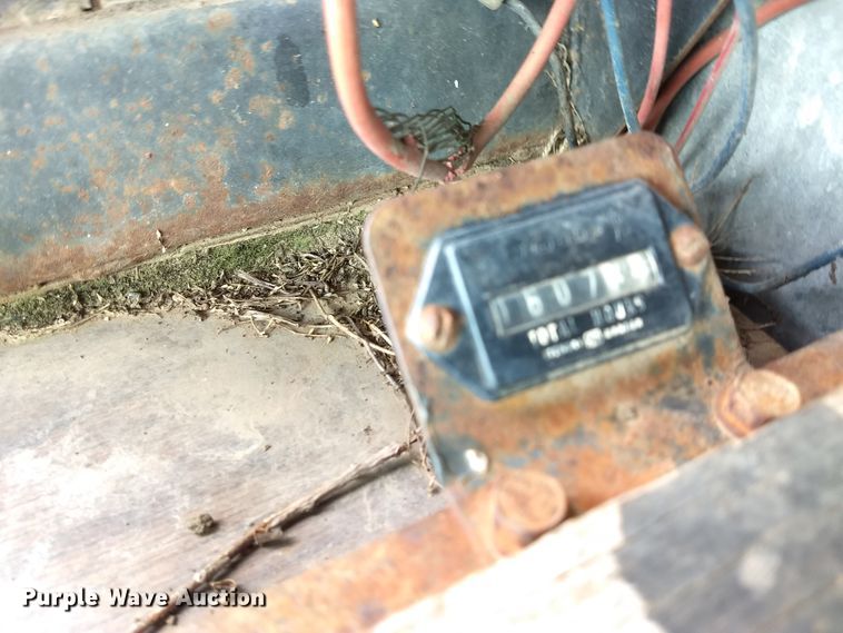 image for item GH9540 1976 Gleaner F combine