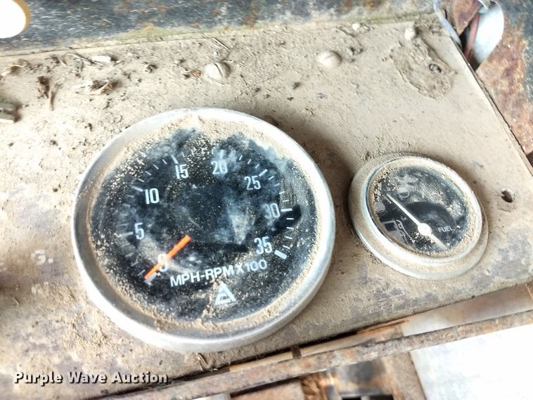 image for item GH9540 1976 Gleaner F combine