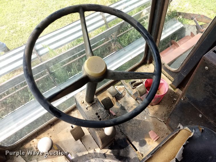 image for item GH9540 1976 Gleaner F combine