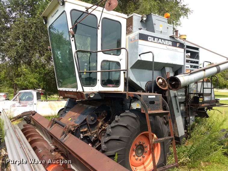 image for item GH9540 1976 Gleaner F combine