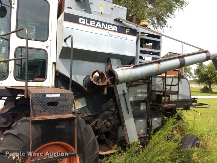 image for item GH9540 1976 Gleaner F combine