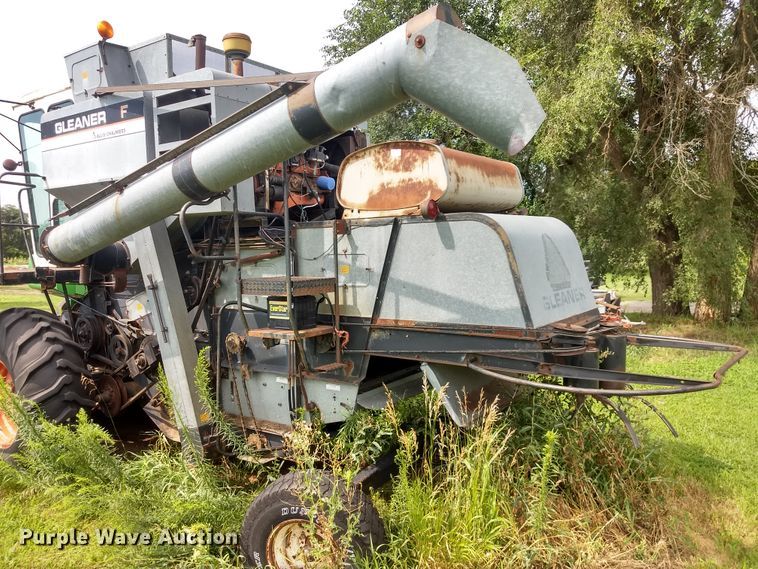 image for item GH9540 1976 Gleaner F combine