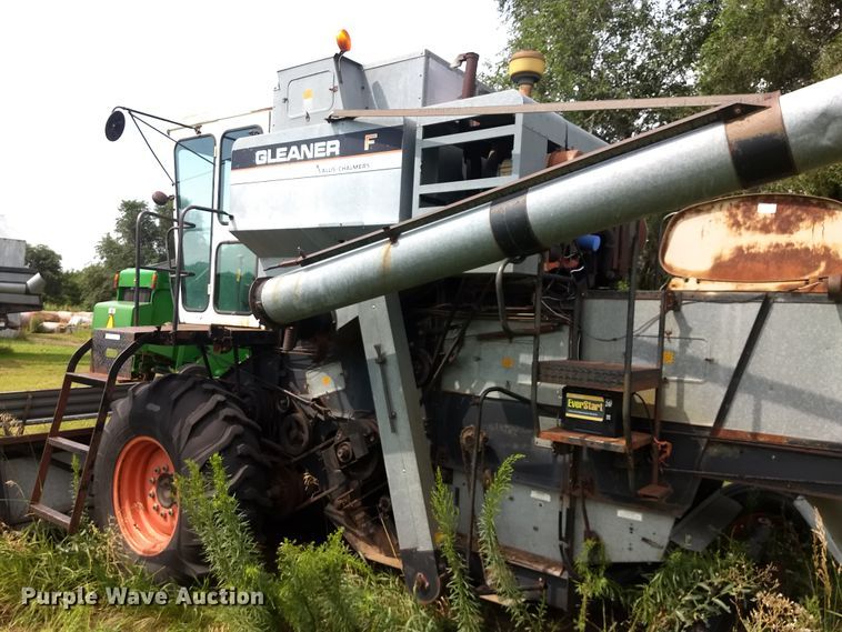 image for item GH9540 1976 Gleaner F combine