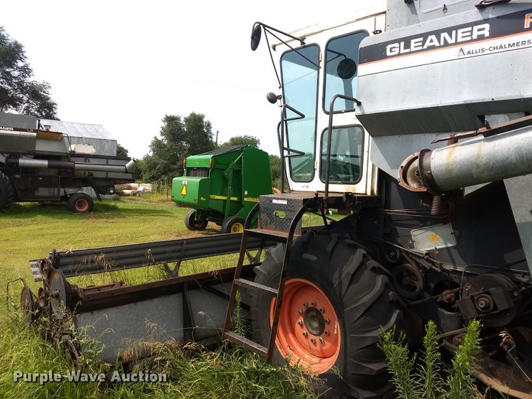 image for item GH9540 1976 Gleaner F combine