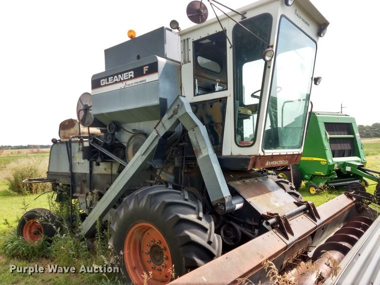 image for item GH9540 1976 Gleaner F combine
