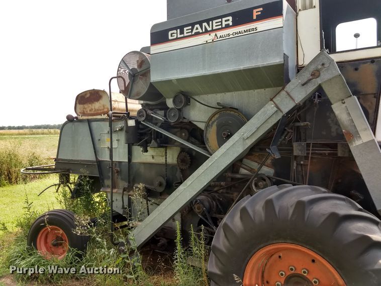 image for item GH9540 1976 Gleaner F combine