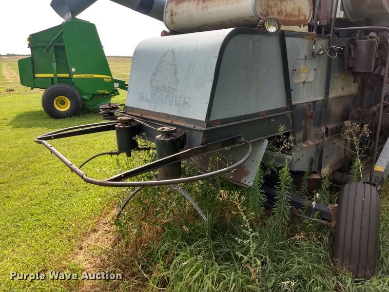 image for item GH9540 1976 Gleaner F combine