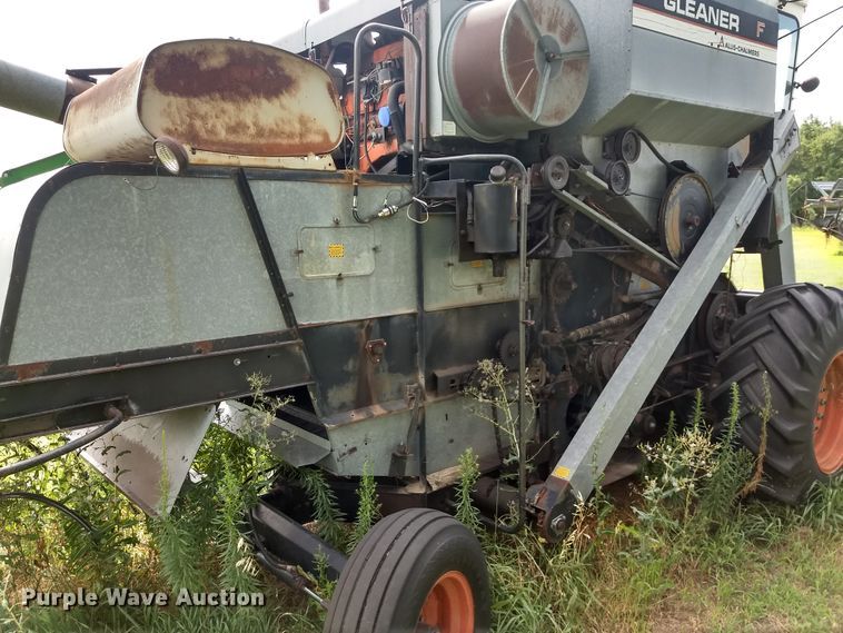 image for item GH9540 1976 Gleaner F combine