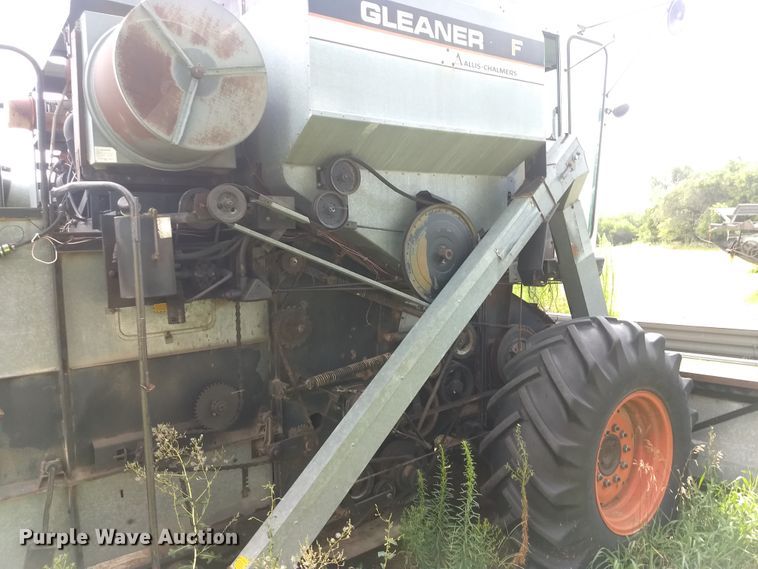 image for item GH9540 1976 Gleaner F combine