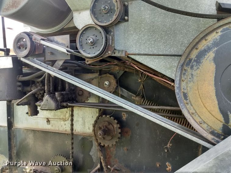 image for item GH9540 1976 Gleaner F combine