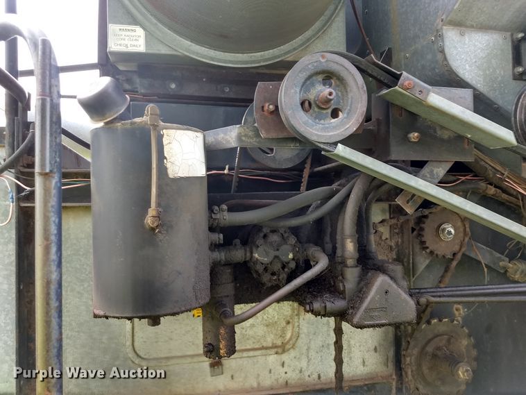 image for item GH9540 1976 Gleaner F combine