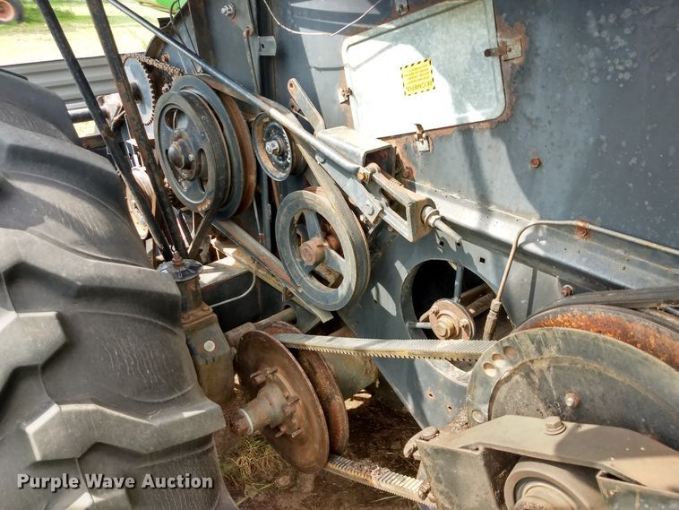 image for item GH9540 1976 Gleaner F combine