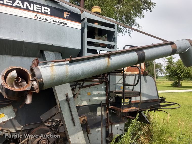 image for item GH9540 1976 Gleaner F combine