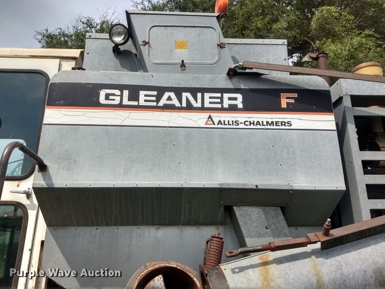 image for item GH9540 1976 Gleaner F combine