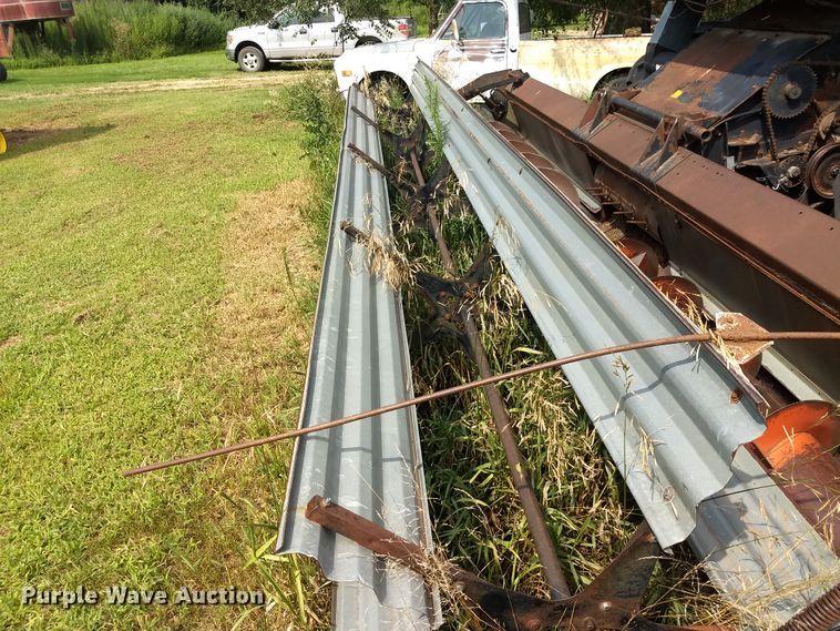 image for item GH9540 1976 Gleaner F combine