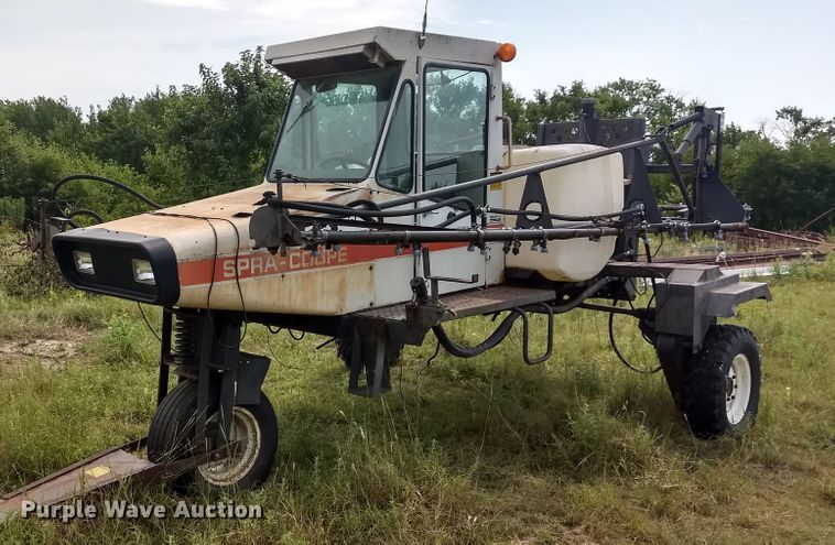 image for item GH9541 1987 Melroe SpraCoupe 220 sprayer