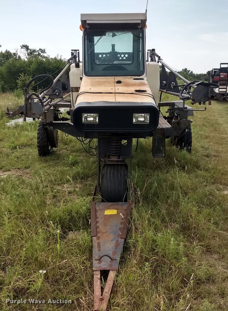 image for item GH9541 1987 Melroe SpraCoupe 220 sprayer