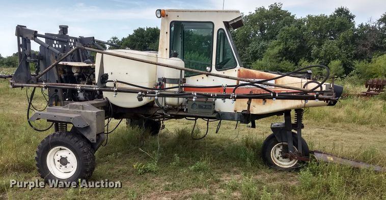 image for item GH9541 1987 Melroe SpraCoupe 220 sprayer