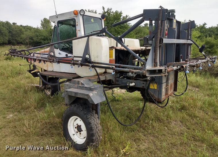 image for item GH9541 1987 Melroe SpraCoupe 220 sprayer