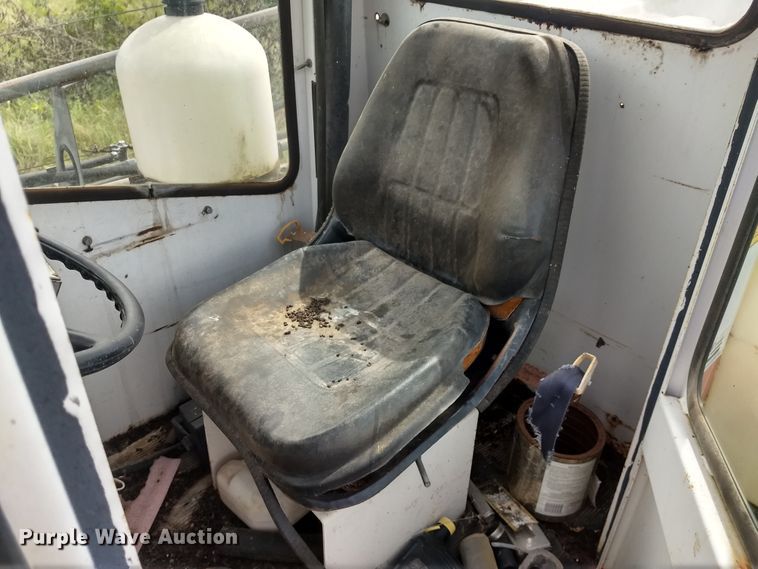 image for item GH9541 1987 Melroe SpraCoupe 220 sprayer