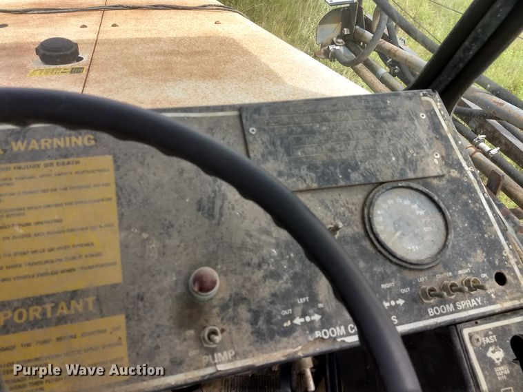 image for item GH9541 1987 Melroe SpraCoupe 220 sprayer