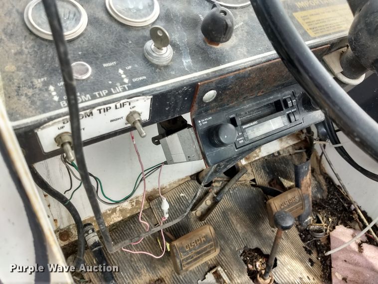 image for item GH9541 1987 Melroe SpraCoupe 220 sprayer