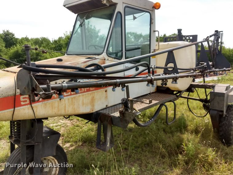 image for item GH9541 1987 Melroe SpraCoupe 220 sprayer