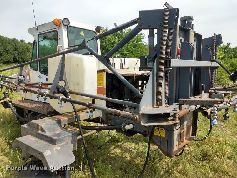 image for item GH9541 1987 Melroe SpraCoupe 220 sprayer